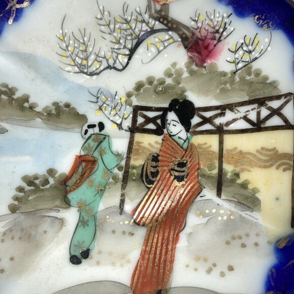 Vintage Kutani Ware saucer. Chinese. oriental design scallop edge - Picture 3 of 4